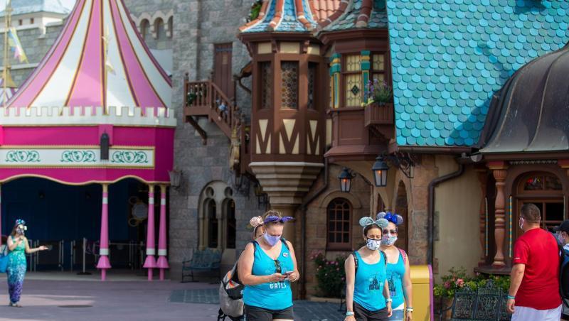Kaum Gäste im Freizeitpark "Walt Disney World" in Florida. Kaum Gäste im Freizeitpark "Walt Disney World" in Florida.