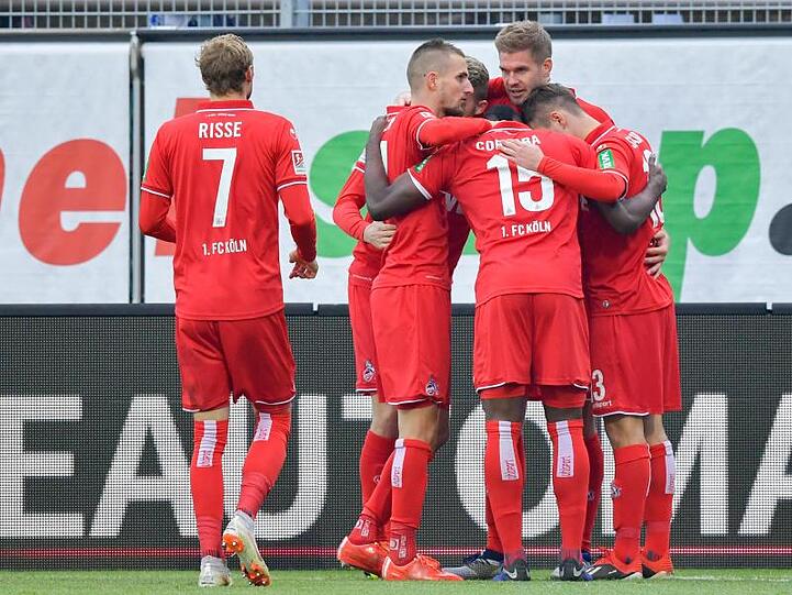 Die Kölner jubeln über einen Treffer. Nach dem 3:0 über Darmstadt 98 sind sie wieder Tabellenführer.
