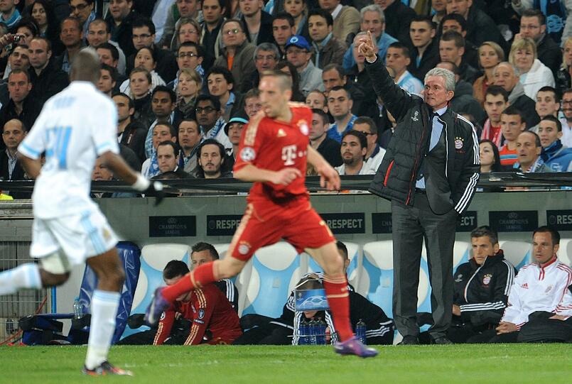Der FC Bayern gewinnt in einem mäßigen Spiel souverän mit 2:0 bei Olympique Marseille und kann fürs Halbfinale gegen Real Madrid planen. Schweinsteiger holt sich Gelbsperre fürs Rückspiel - sehen Sie hier die Bilder...
