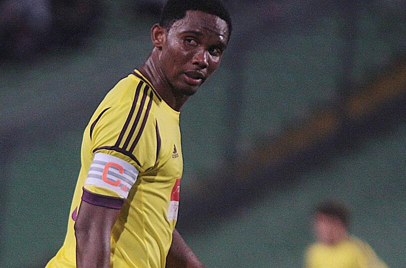 Platz 1: Samuel Eto'o. Der Kameruner ist nahezu von Europas Bildfläche verschwunden, seit er 2011 von Inter Mailand zum russischen Erstligisten Anschi Machatschkala wechselte. Dort bekam er für einen Drei-Jahres-Vertrag bis Juni 2014 angeblich 60 Millionen Euro netto zugesichert - also 20 Millionen Euro pro Saison. Damit ist Eto'o der derzeit bestverdienende Spieler der Welt.