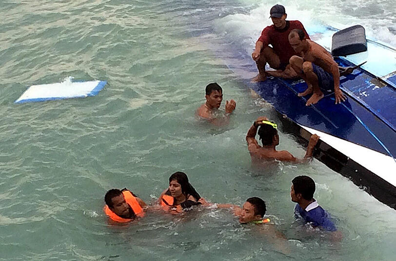 Bei einem Bootsausflug vor Koh Samui sind mindestens drei Touristen gestorben, darunter eine Münchnerin. Die Bilder von der Unglücksstelle.