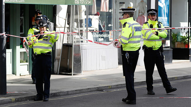 Terror-Alarm in London: In einer U-Bahn kam es zu einer Explosion, die Polizei ist mit einem Riesen-Aufgebot vor Ort. Die Bilder.
