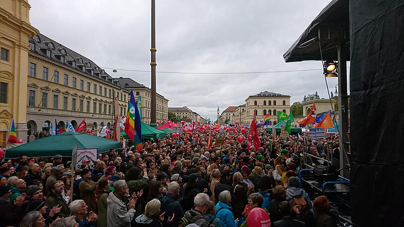 Eindrücke von der Demonstration "Jetzt gilt's" am Odeonsplatz in München.