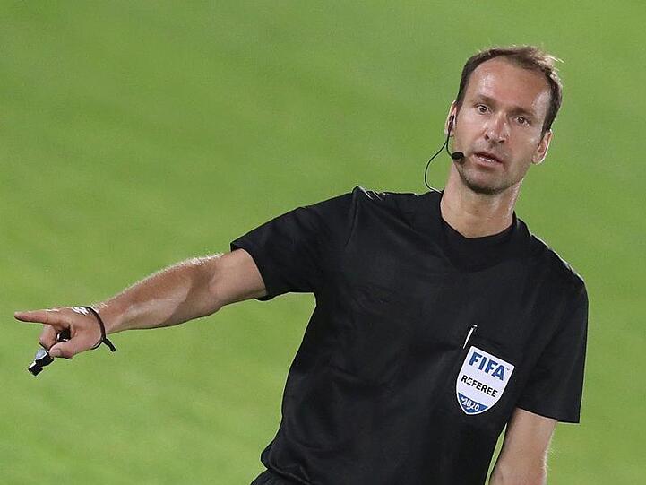Bastian Dankert ist seit 2012 in der 1. Bundesliga als Schiedsrichter im Einsatz und seit 2014 FIFA-Referee.