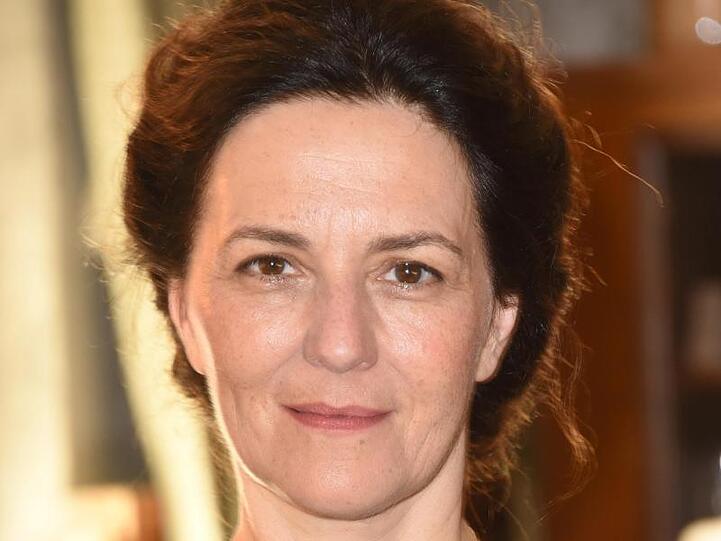 "Serien am Stück gucken, das kann ich ja mal nachholen, wenn ich eines Tages wirklich nicht mehr arbeiten sollte", sagt die Schauspielerin Martina Gedeck.