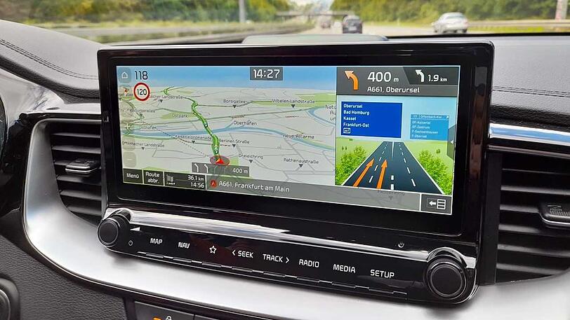 Klare Sache: Die Navigationshinweise auf dem großen Bildschirm lassen keine Fragen offen.