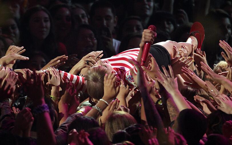 Taylor Swift weiß wie man die Halle zum kochen bringt.
