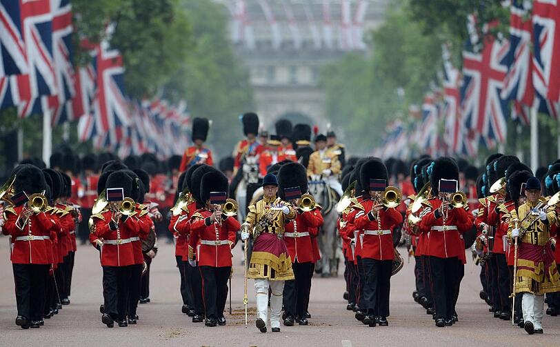 Trooping the Colour. Die Queen feierte am Samstag ihren 88. Geburtstag nach. Die Bilder!