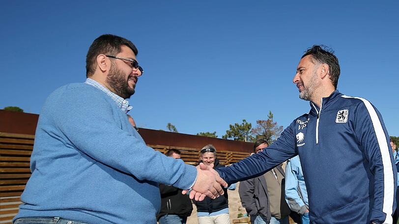 Am Montagmittag kam Löwen-Investor Hasan Ismaik im Trainingslager des TSV 1860 an und sprach zuerst mit Fans und Trainer Vitor Pereira. Die Bilder vom Besuch.
