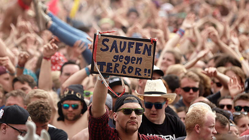 Die Fans haben eine klare Meinung: "Rock am Ring" und "Rock im Park" gehen in der Nacht zu Ende.
