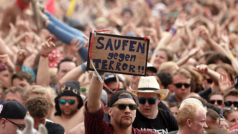 Die Fans haben eine klare Meinung: "Rock am Ring" und "Rock im Park" gehen in der Nacht zu Ende. Die Fans haben eine klare Meinung: "Rock am Ring" und "Rock im Park" gehen in der Nacht zu Ende.