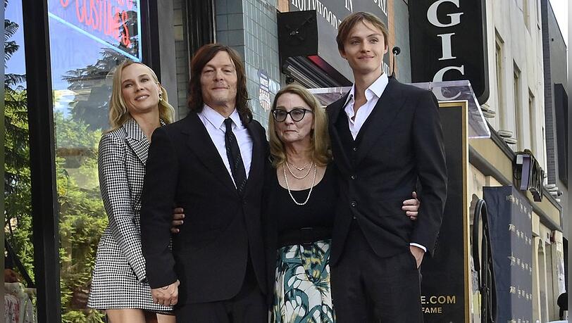 Norman Reedus mit Diane Kruger, Mutter Marianne Reedus und Sohn Mingus Reedus auf dem Hollywood Walk of Fame in Los Angeles.