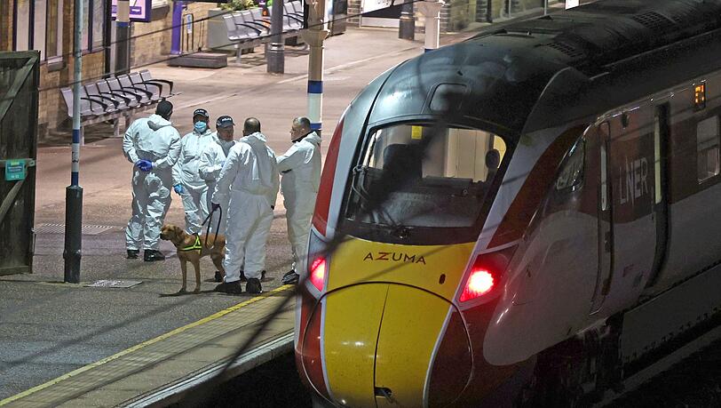 Ein Mitarbeiter der Bahn wurde bei dem Angriff zum Helden. Ein Mitarbeiter der Bahn wurde bei dem Angriff zum Helden.