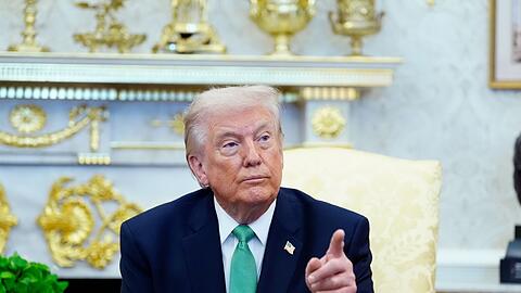 US-Pr&auml;sident Trump will, dass Tanker wieder durch die Stra&szlig;e von Hormus fahren k&ouml;nnen. (Archivbild)