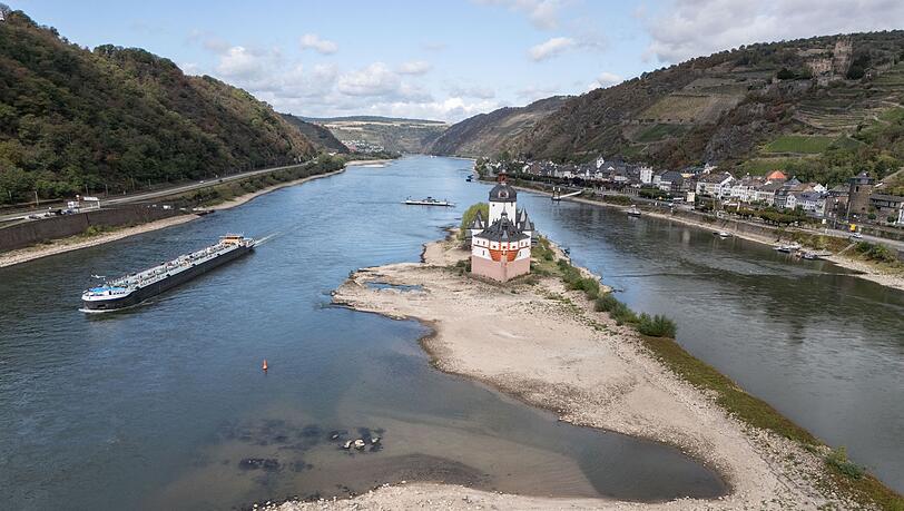 Der "Pegel Kaub" gilt für die Schifffahrt als kritischer Punkt bei der Frage nach einer durchgehenden Passierbarkeit des Flusses. (Archivbild) Der "Pegel Kaub" gilt für die Schifffahrt als kritischer Punkt bei der Frage nach einer durchgehenden Passierbarkeit des Flusses. (Archivbild)