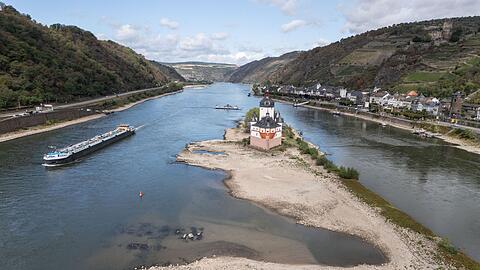 Der "Pegel Kaub" gilt f&uuml;r die Schifffahrt als kritischer Punkt bei der Frage nach einer durchgehenden Passierbarkeit des Flusses. (Archivbild)