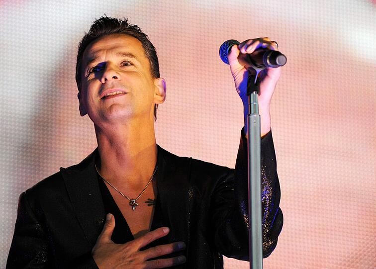 31- Jahre zusammen und immer noch hochexplosiv. Die Band Depeche Mode, die mit ihrem Synthie-Pop die Musik nachhaltig geprägt haben, kommt im Juni nach München. Die Bilder von vergangenen Konzerten und Aktionen.