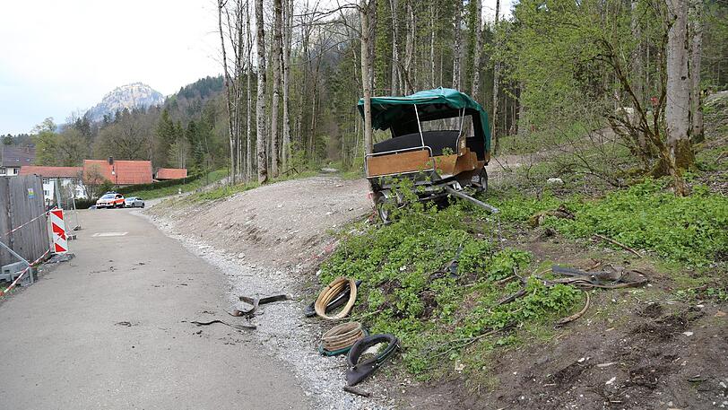 Am Schloss Neuschwanstein wurden bei einem schweren Unfall mit einer Pferdekutsche vier Menschen verletzt - die Fotos vom Unfallort...