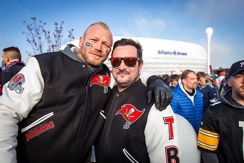 Schon Stunden vor Spielbeginn versammelten sich tausende NFL-Fans auf der Esplanade und stimmten sich gemeinsam auf das Mega-Spektakel ein.