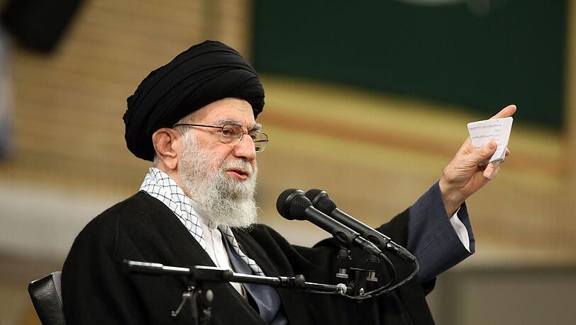 "Der Feind versucht, die Gehirne zu beherrschen" :Ajatollah Ali Chamenei.
