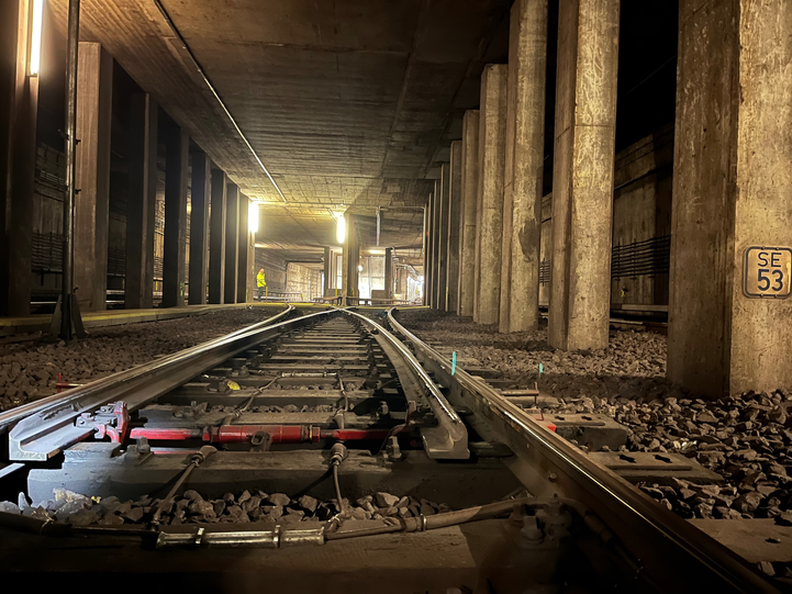 Der Blick von der Wendeanlage: Links und rechts erreicht der Zug nach etwa 50 Metern den Bahnsteig.