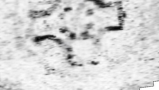 Ein Radar-Messbild der mysteriösen Mauern. Ein Radar-Messbild der mysteriösen Mauern.