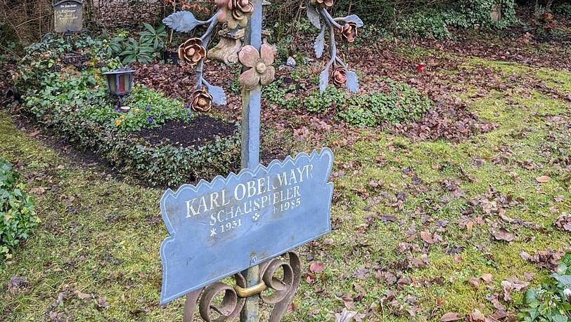 Das Grab von Karl Obermayr am Waldfriedhof Freising. Das Grab von Karl Obermayr am Waldfriedhof Freising.