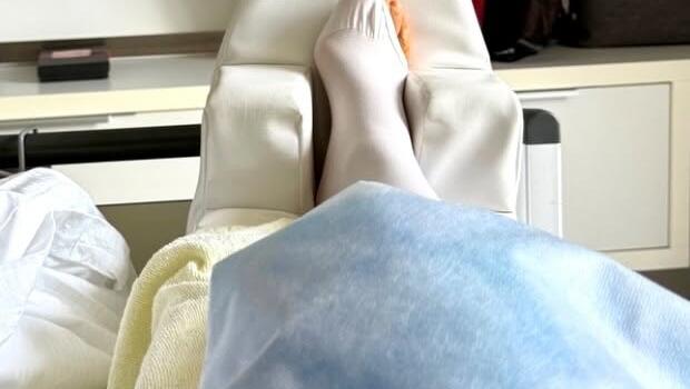 So muss die CSU-Politikerin ihr Bein gerade lagern. So muss die CSU-Politikerin ihr Bein gerade lagern.