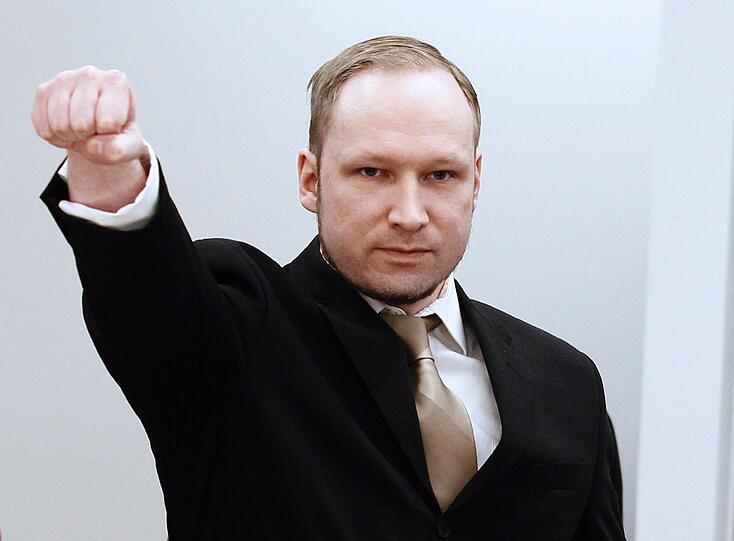 Von Reue keine Spur: Zum Prozessauftakt am Montagvormittag in Oslo markierte Massenmörder Anders Behring Breivik den starken Mann.