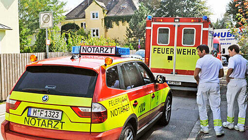 Drama in Neubiberg: Auch die Reanimationsmaßnahmen des Notarztes konnten das Kind nicht retten. Drama in Neubiberg: Auch die Reanimationsmaßnahmen des Notarztes konnten das Kind nicht retten.