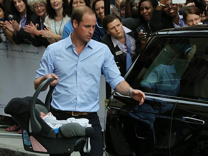 Prinz William geht in seiner Rolle als frischgebackener Vater voll auf