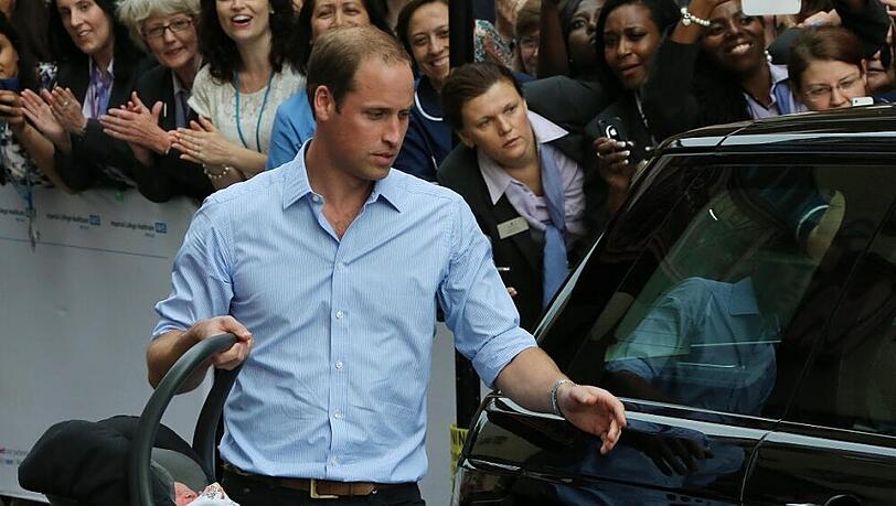 Prinz William geht in seiner Rolle als frischgebackener Vater voll auf Prinz William geht in seiner Rolle als frischgebackener Vater voll auf