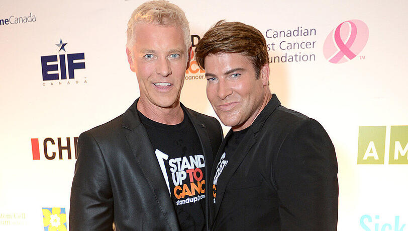 Chris Hyndman (r.) mit seinem Lebensgefährten und Co-Moderator Steven Sabados bei einem Charity Event in Toronto Chris Hyndman (r.) mit seinem Lebensgefährten und Co-Moderator Steven Sabados bei einem Charity Event in Toronto