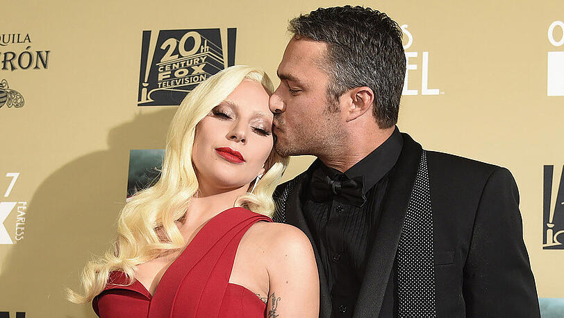 Mittlerweile darf Taylor Kinney Lady Gaga ungestraft küssen - hier bei einer Filmpremiere in L.A. Mittlerweile darf Taylor Kinney Lady Gaga ungestraft küssen - hier bei einer Filmpremiere in L.A.
