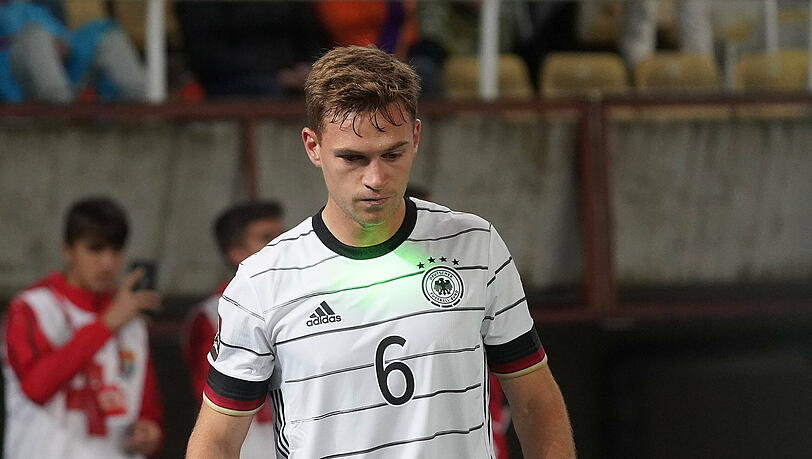 Joshua Kimmich wurde gegen Mazedonien von einem Laserstrahl geblendet. Joshua Kimmich wurde gegen Mazedonien von einem Laserstrahl geblendet.