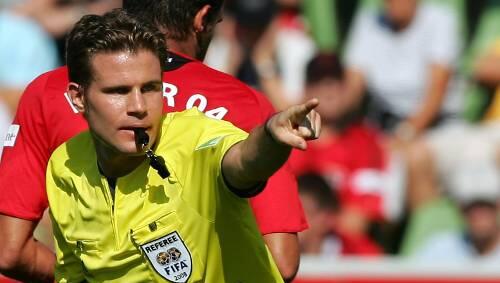 Leitet auf Einladung des saudi-arabischen Verbandes am Mittwoch ein Spitzenspiel in der dortigen Profiliga: Fifa-Referee Dr. Felix Brych. Leitet auf Einladung des saudi-arabischen Verbandes am Mittwoch ein Spitzenspiel in der dortigen Profiliga: Fifa-Referee Dr. Felix Brych.