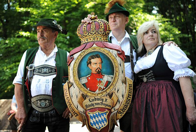 Der weltentrückte König baute Bayerns Traumschlösser, die noch heute Touristenattraktionen sind. Darunter: Neuschwanstein und Herrenchiemsee.