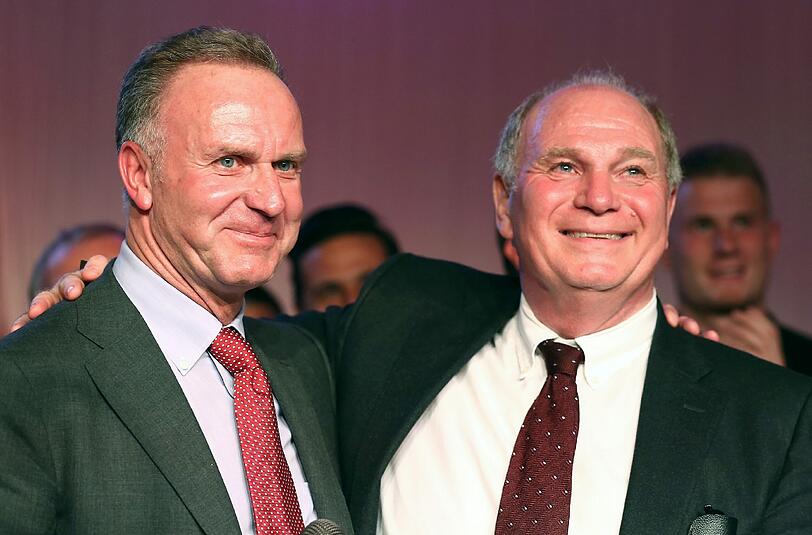 Der langjährige Weggefährte von Uli Hoeneß (r.), Karl-Heinz Rummenigge, hat den Eindruck, dass der Ex-FC-Bayern-Präsident sich wohlfühlt.