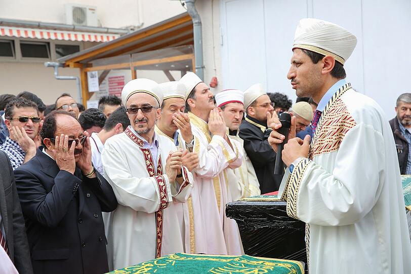 In der Trauer vereint: Die türkisch-islamische Gemeinde hat der Opfer des OEZ-Amokläufers gedacht - die Bilder.