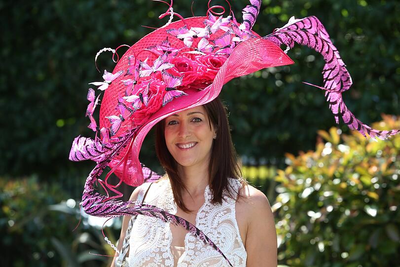 Extravagante Hüte beim Pferderennen in Ascot