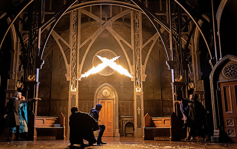 Zaubertricks und Spezialeffekte machen "Harry Potter und das verwunschene Kind" in der ehemaligen Hamburger Großmarkthalle zum Erlebnis