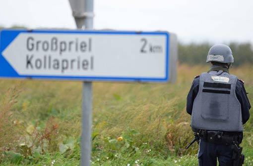 Dramatische Stunden in Annaberg (Österreich). Polizeieinsatz rund um den Bauernhof, in dem sich der Geiselnehmer verschanzt hat.