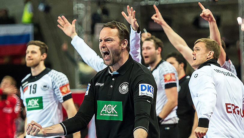 So wollen die deutschen Handballer auch im Spiel gegen Dänemark jubeln. So wollen die deutschen Handballer auch im Spiel gegen Dänemark jubeln.