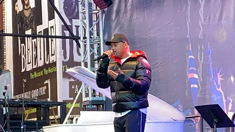 Will Smith beim "World's Big Sleep Out" am New Yorker Times Square Will Smith beim "World's Big Sleep Out" am New Yorker Times Square
