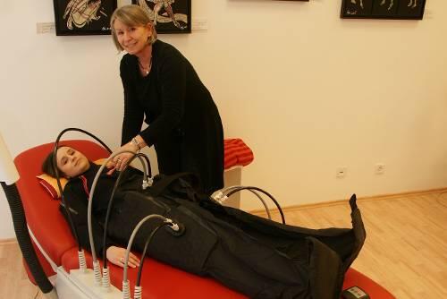 400 Saugnäpfe inklusive: Im Inneren des &bdquo;PressureSuits&ldquo; befinden sich am Bauch, an der Hüfte, dem Gesäß und an den Oberschenkeln 400 Aktivierungskammern.