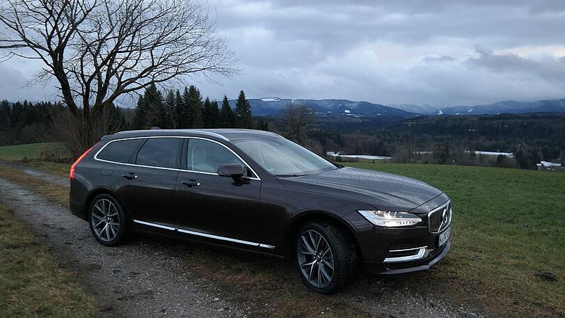 Als Reise-Mobil ist der V90 mit seinen 590 Kilo Zuladung bestens geeignet. Dazu trägt auch ein sehr gut gedämmter Innenraum bei.