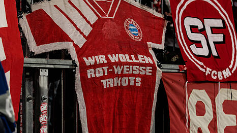 Die Trikotgestaltung sorgt immer wieder für Unmut bei den Bayern-Fans. Nun sind Entwürfe für das Oktoberfest-Leibchen aufgetaucht.
