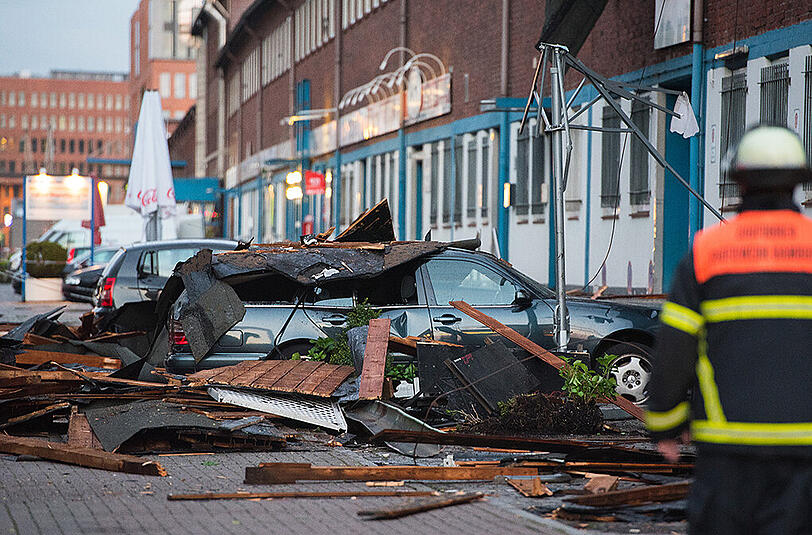 Bei dem Unglück in Hamburg ist ein Mann ums Leben gekommen, eine schwangere Frau wurde schwer verletzt. Am Mittwoch brachte sie einen gesunden Jungen zur Welt.