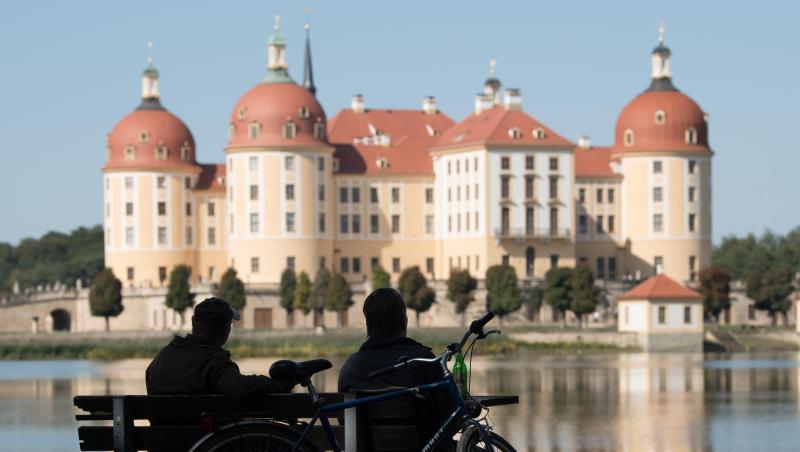 Strahlende Sonne über Schloss Moritzburg, dem einstigen Jagdschloss der Wettiner. Strahlende Sonne über Schloss Moritzburg, dem einstigen Jagdschloss der Wettiner.