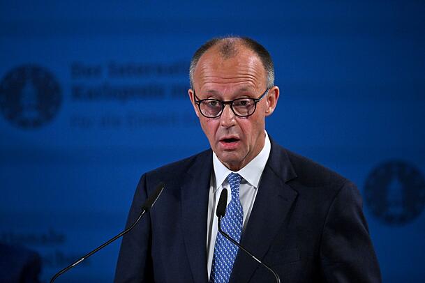 Bundeskanzler Friedrich Merz (CDU) kündigte an, dass es bei den pauschalen Zurückweisungen bleibe. Bundeskanzler Friedrich Merz (CDU) kündigte an, dass es bei den pauschalen Zurückweisungen bleibe.